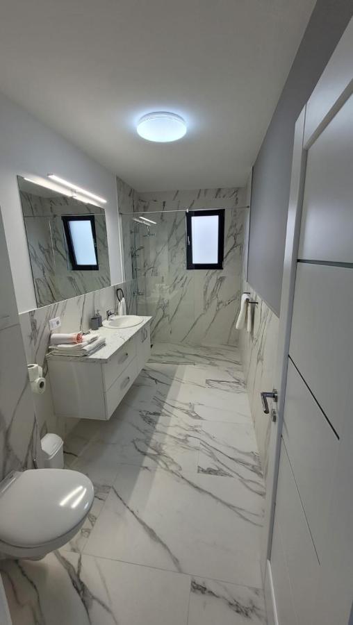 Magic Mirror Appartement Satu Mare Buitenkant foto