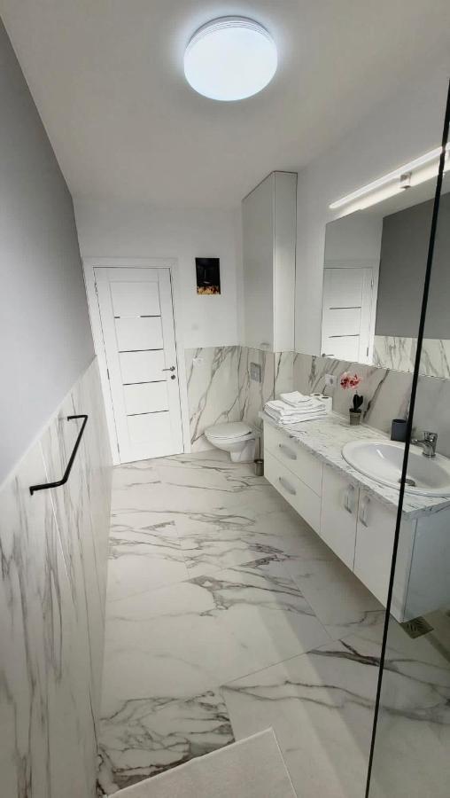 Magic Mirror Appartement Satu Mare Buitenkant foto